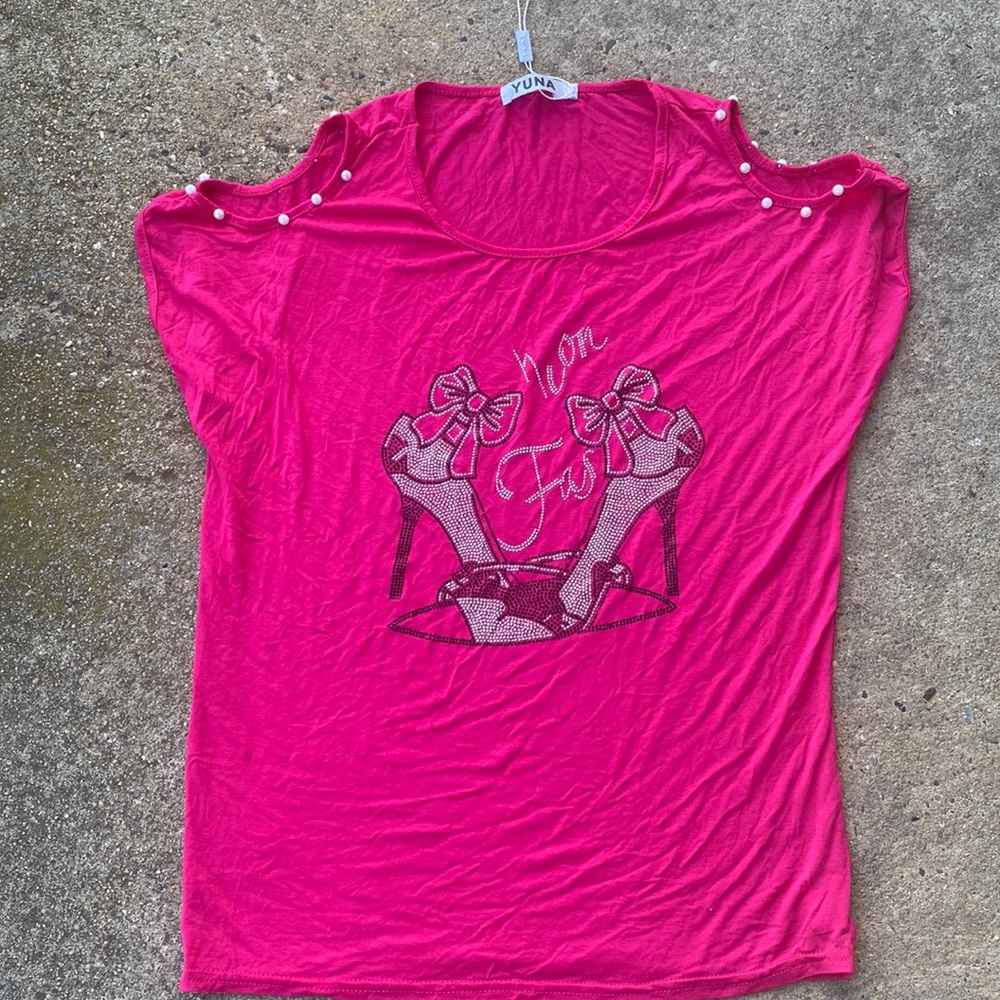 NWT! YUNA embellishment top S/M